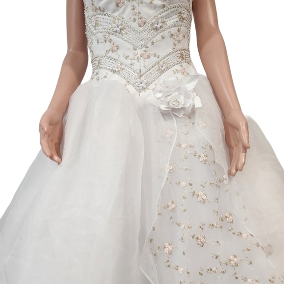 Q by Da Vinci White With Embroidered Spring Floral Quinceañera Dress Size 8 - Picture 3 of 14